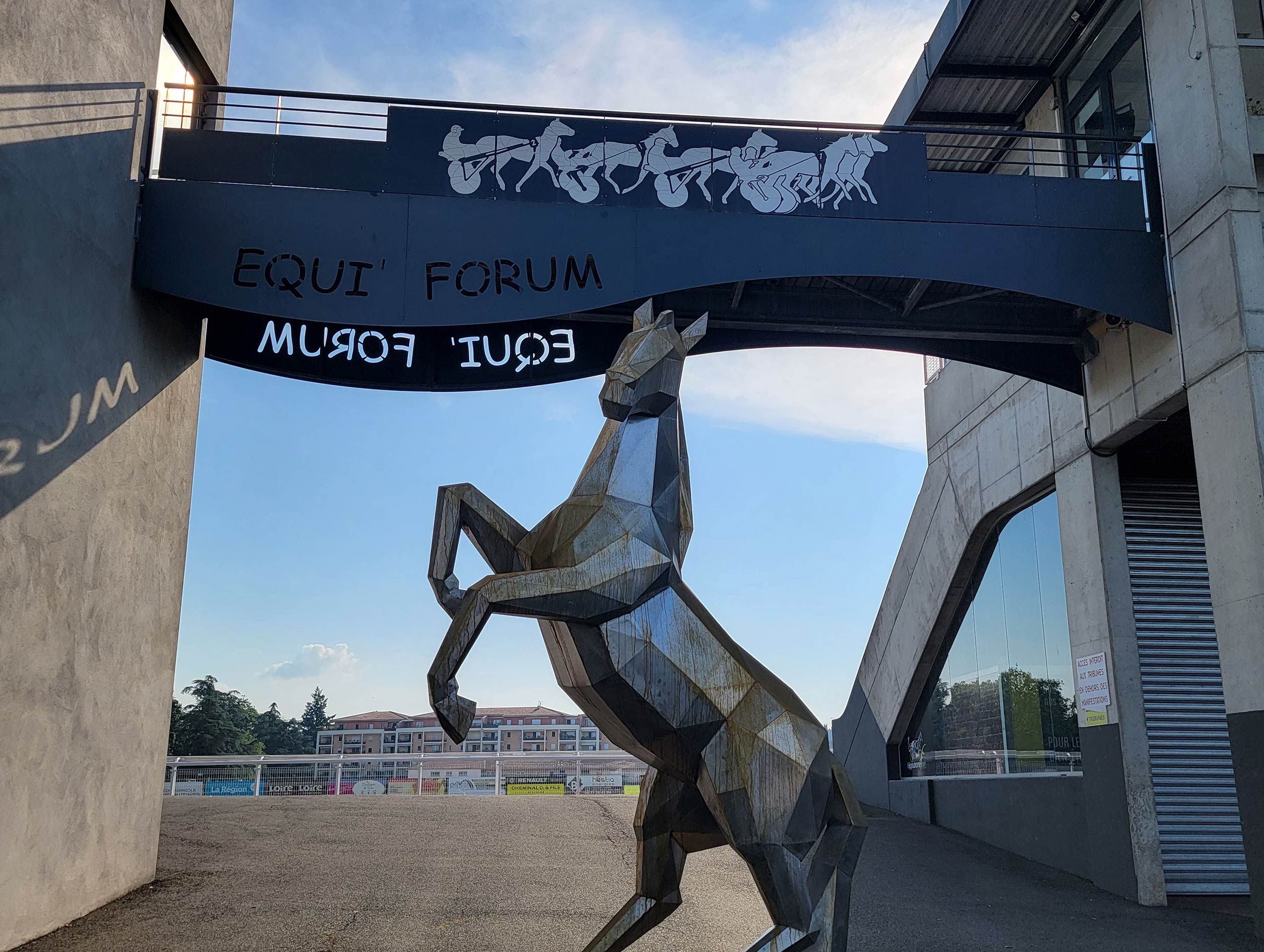 Cheval de l'hippodrome de Feurs en métal par Hilep²